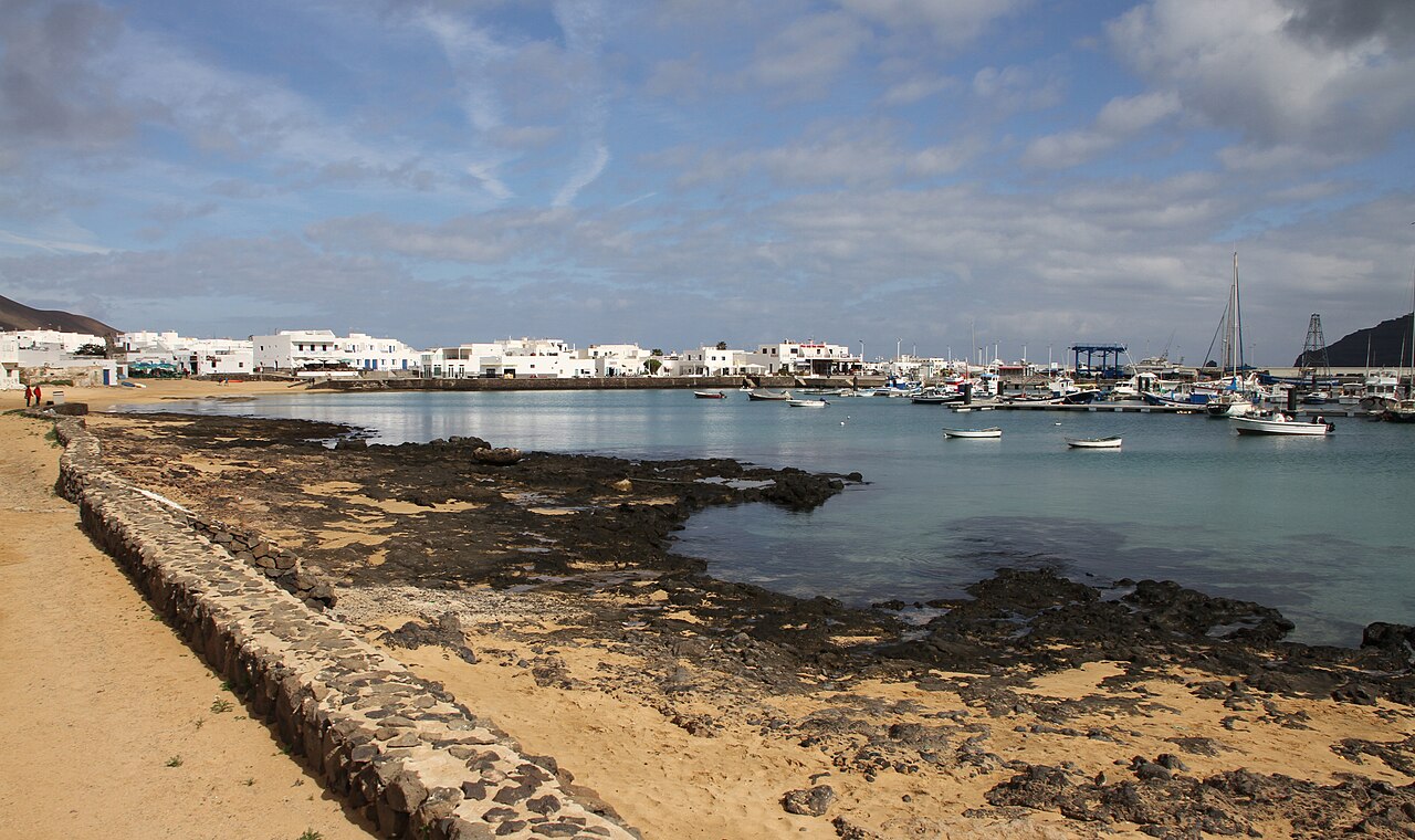 Caleta de Sebo harbour on La Graciosa