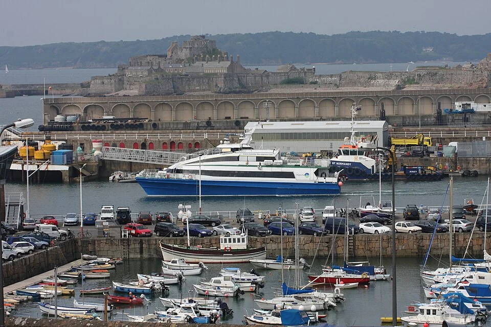 Victor Hugo — Manche Iles Express