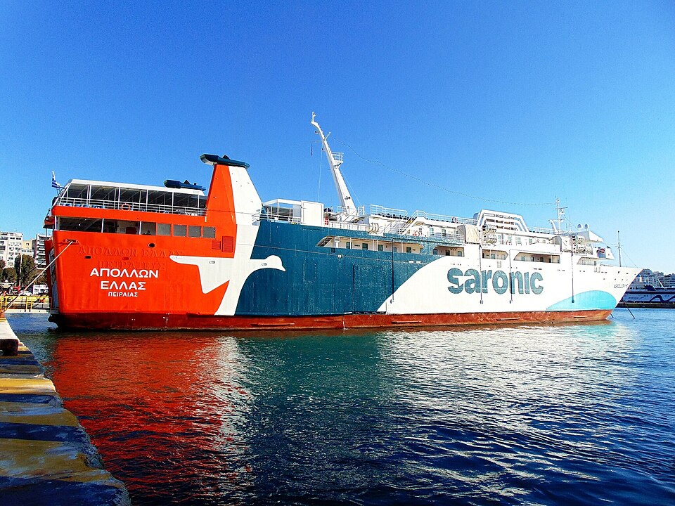 Apollon Hellas of Saronic Ferries at Piraeus